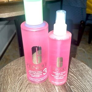 Clinique skin care set of 2, never used.